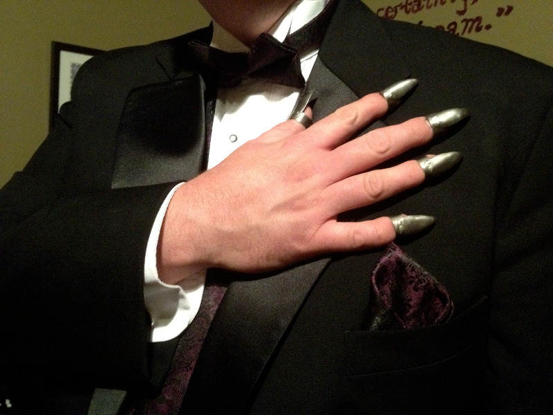 yourshortandbossy-blog-blog:  My friend makes finger caps called claws. Scary Kitty