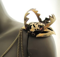 ianbrooks:  Brass BearTrap Epaulettes by Binkaminka Let your Inner Final Fantasy villain fly proud and free with these impressive Bear Trap shoulderpads, built tough and sure to ensnare any miniature bears attempting to perch on your shoulder. These and