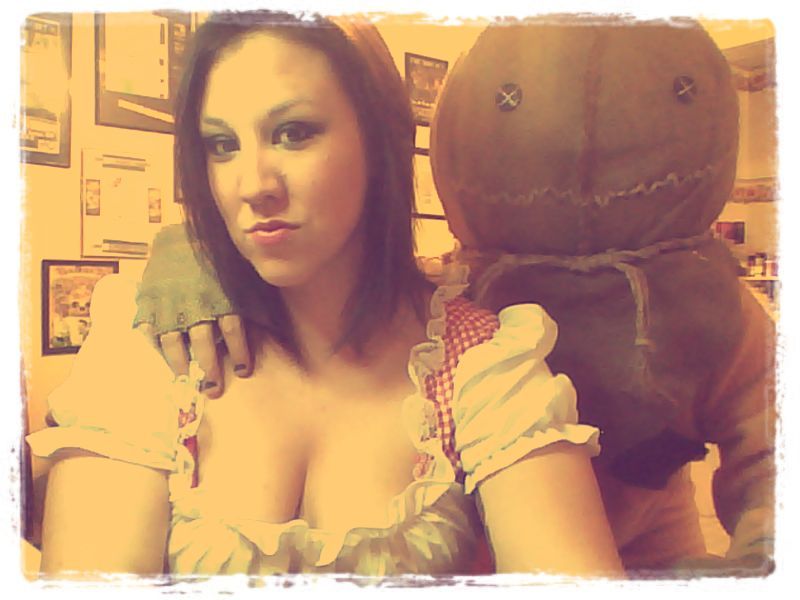 supersexykimmyb:  halloween fun! lil red riding hood and sam