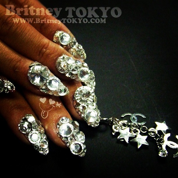 britneytokyo:  Swarovski crystals nail art by Britney TOKYO ☆  ✌ ✿ ✡