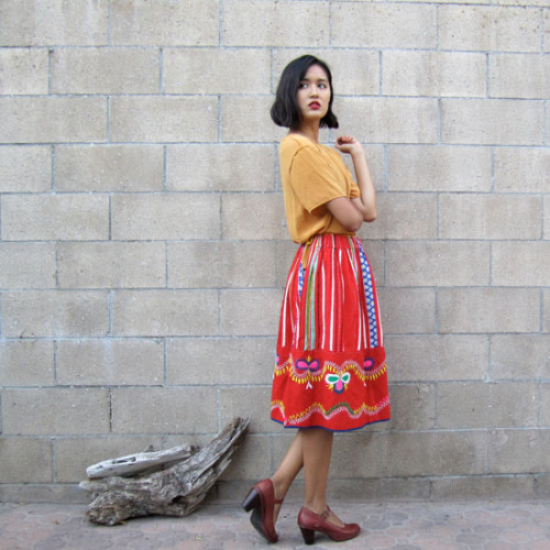 milkteeths:vintage hand embroidered folk skirt/ Mexican felt peasant skirt/ red full skirt S