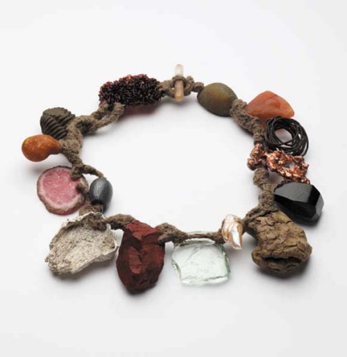 kleidersachen: Iris Bodemer, Neckpiece: Untitled 2008 Rutilated quartz, agate, aventurine, iron, cop