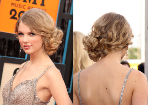 How to: Taylor Swift Hair Tutorial: Curly, Messy Side Bun Chignon Updo Hairstyle for Homecoming, Pro