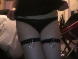 rapetoy:  My new garters also double as an awesome O-ring collar :)