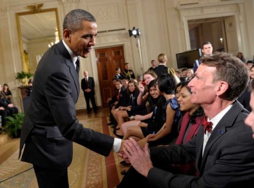 paperandwords: President Barack Obama shaking Bill Nye’s hand.