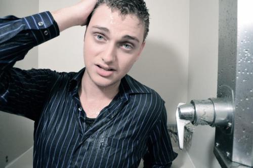 l0ckhart:  Photo by themidnightheir.  my boyfriend is so schmexy… ;3