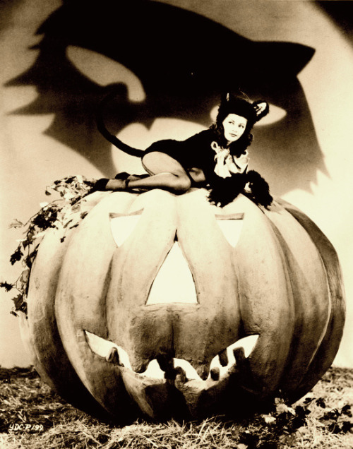 the-dark-city: Yvonne De Carlo and her giant pumpkin - Halloween 1946