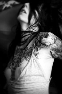 georgiabicuckold:  tattoo black and white.