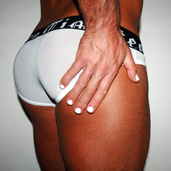 4urentertaintment:pavel-petel:  A$$  this in spired me to paint my nails white 