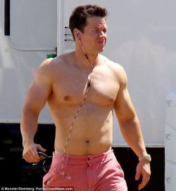 guysthatgetmehard:  mark wahlberg   