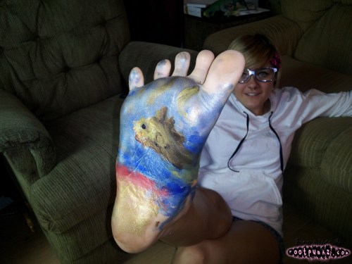 Jade painting on Bunny’s soft soles. Never been so turned on by art in my life. ;P http://www.