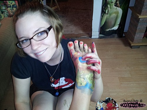 Jade painting on Bunny’s soft soles. Never been so turned on by art in my life. ;P http://www.