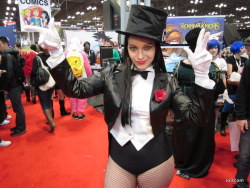 Zatanna, yummy curvy Zatanna