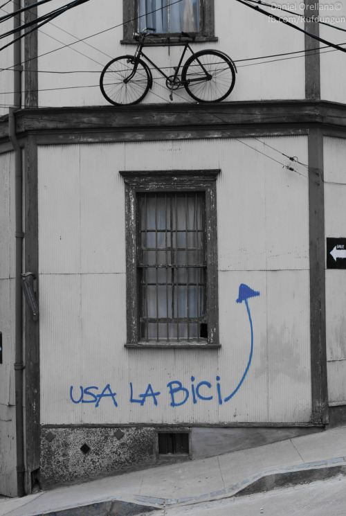 pledge-regalia:  Usa la biciValparaiso, Chile.