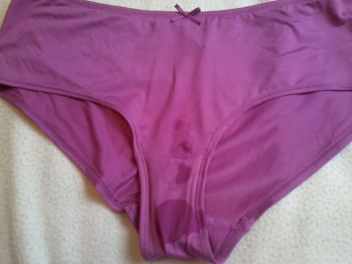 provocativeusedpanties: Wet patch panties!