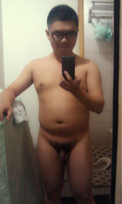 alextor3278:  bundebu:  Cute chub   Who is he?