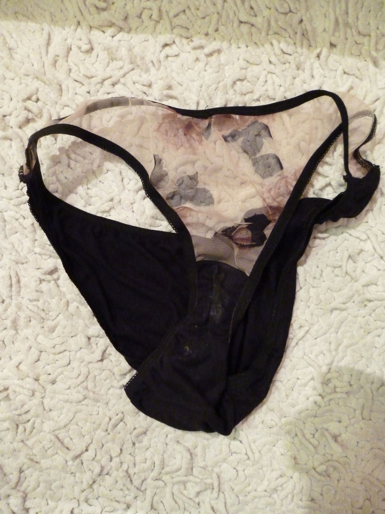 mysistersdirtypanties:  Get your cock out and wank over my sister’s pussy scented