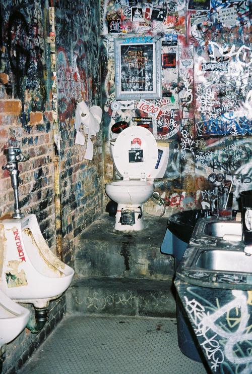 lookonthedarkside: CBGB’s toilet