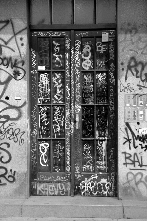 boysonthecorner:  Prague doors
