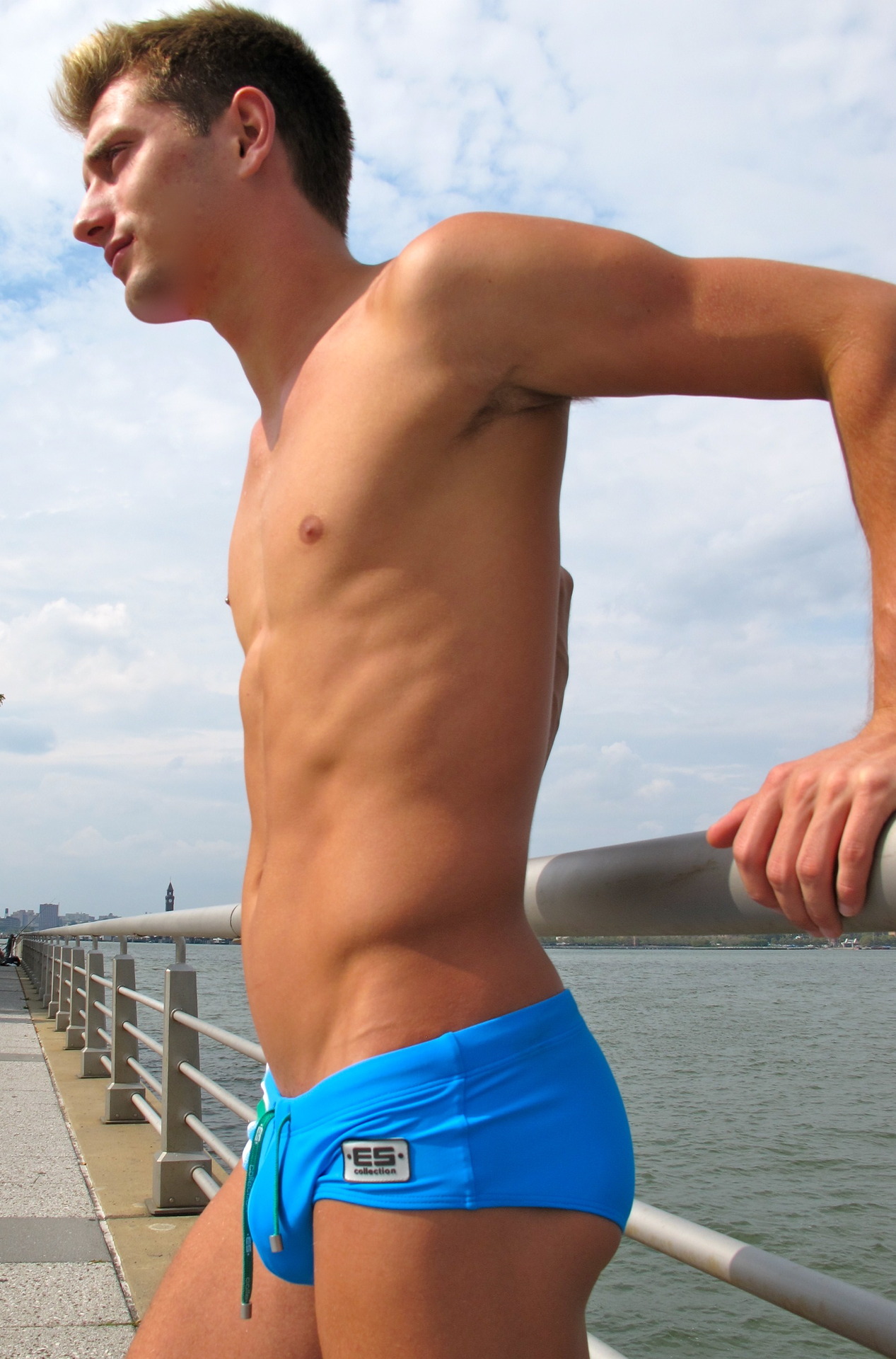 briefsgalore:  Every day new hot guys showing off their body in briefs or speedos!