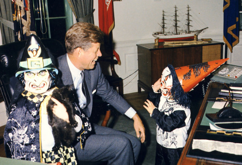 gravesandghouls: President John F. Kennedy with John, Jr. and Caroline, October 31, 1963