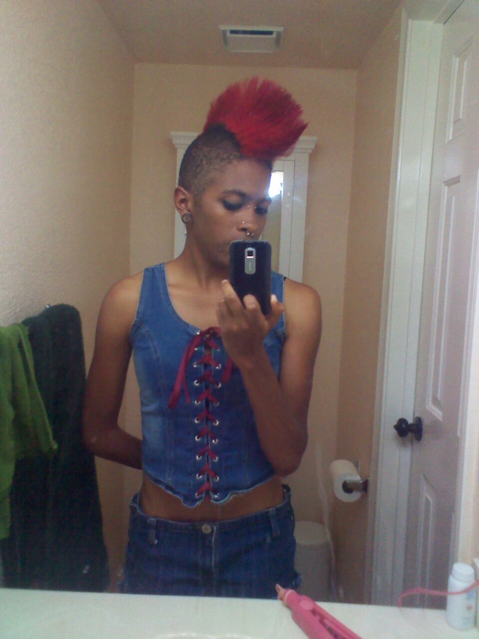 courtamew:  Sigh… I miss my mohawk. My hair needs to grow faster so I can bring