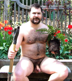 wuvfuzz:  sepdxbear:  The Gardener Bear?