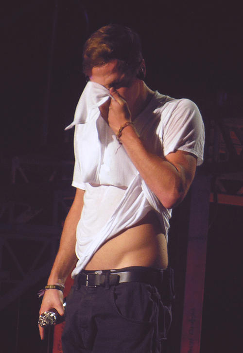 throwemupwoohoo:  Somebody PLEASE get Kendall a sweat towel before he kills me.