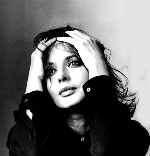 liquidnight:  Irving Penn Isabella Rossellini New York, 1997 [via Everyday_I_Show] 