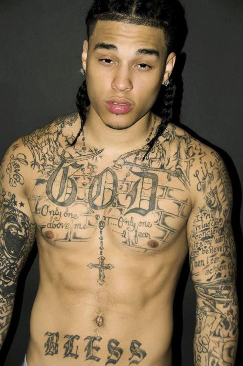 infamousprince:  juno-styles:  Long hair and tatted.  I will do whatever he wants sexually.