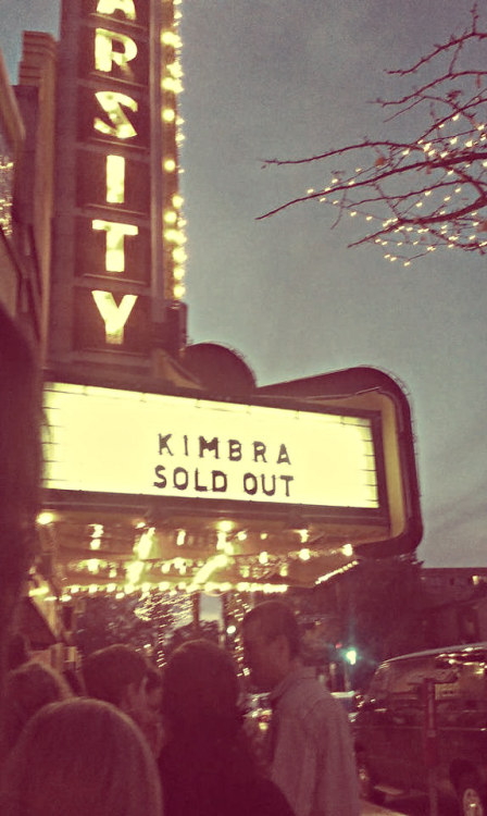 Hey! That’s me standing in line on the right! Amazing show. My favorite photo of the evening (and song) was when Kimbra sang Plain Gold Ring.
photo via get-off-my-fucking:
“ sold out
”