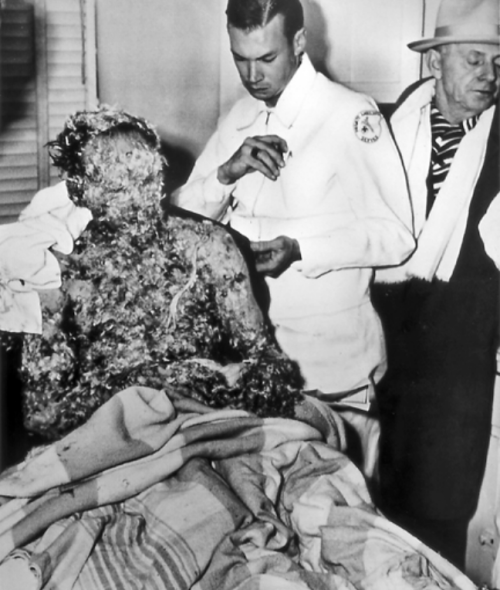 ramirezbundydahmer:  Man tarred and feathered, 1940. 