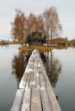 self-notself:  Paradise - a little cabin in the woods. INTP Zen Buddhist Paradise - a little cabin in the woods with a draw bridge!   Would love to make out with my lover in this paradise.