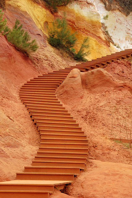 Stairs of ochre at Les Ocres de Roussillon, Vaucluse, France (by Sylvain Bourdos).