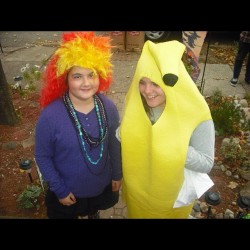 Lmao 2010 was my favorite year. @rachel_gero as Cyndi Lauper and @sarafearon as a banana 🍌🎃 #halloween #sexy #pornstars #goodoldays