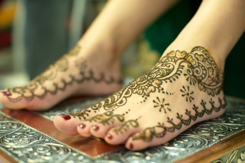 hiscinnamongirl:  Mehndi feet 