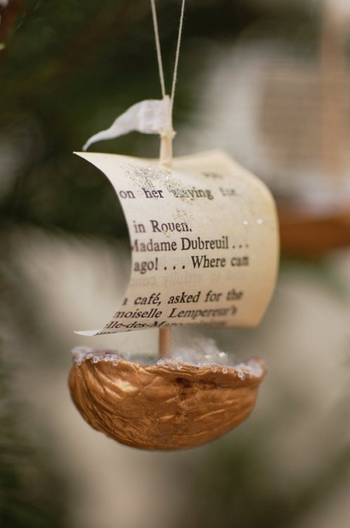 diychristmascrafts:DIY Easy Walnut Ship Ornaments with Book Page Sails Tutorial from disdressed here