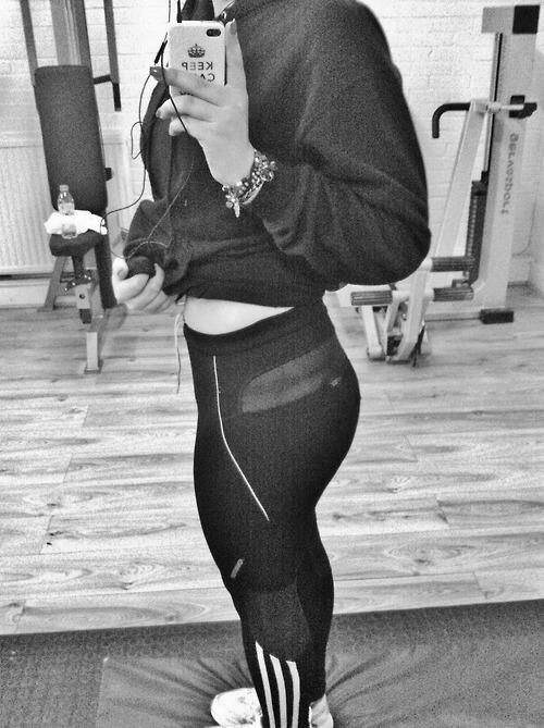 yogapantsappreciation:  Submission #47 : by http://worldofbetty.tumblr.com/  you