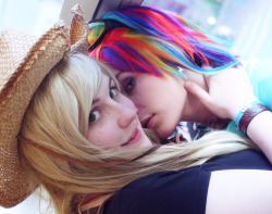 glasmond-photography:  Some more Appledash pictures. &lt;3Applejack: GlasmondRainbow Dash: SchpogPhotograph: MissCherry   Making cosplay shipping look good since &hellip;whenever!