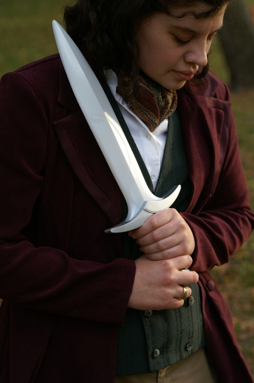 consultingcreeper: fuckyeahvitas’s Bilbo Cosplay. How awesome is this?