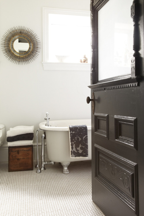 justinetaylor:  designer Sarah Keenelyside, photographer Kristin Sjaarda (via the marion house book) 
