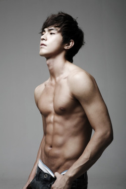 hot-namjas:  Do Yeseong (daze47) KOREAN electro artistmore here 