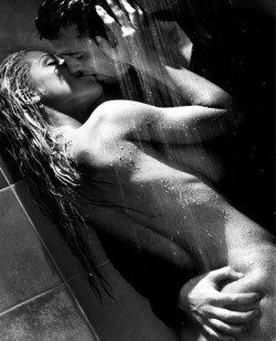erotyczna:  shower time