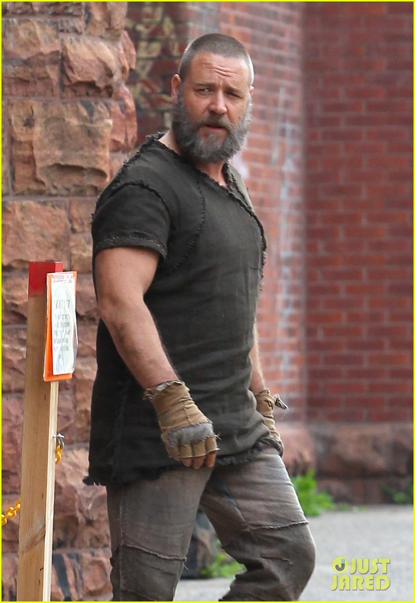 theboywholovesbears:  Russell Crowe at the set of ‘Noah’ 