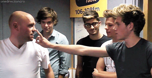 isexedstyles:  : {x}  i love how weird niall is being lately ahaha! 