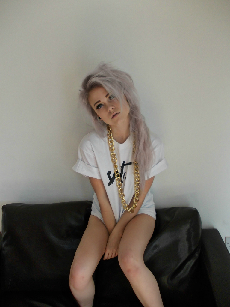 bushb4by:  just chilling SMT clothing 