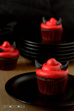 cooksusucook:  Devilish Devil’s Food Cupcakes