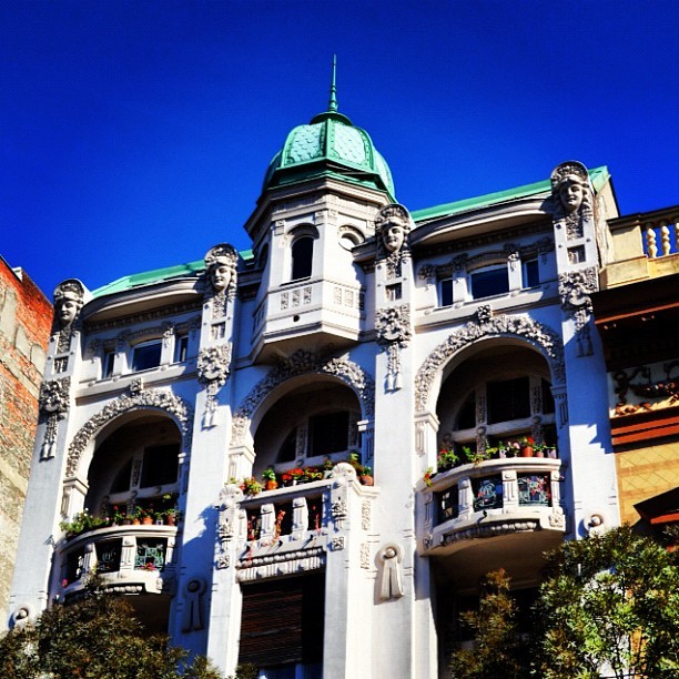 zoqyblog:  Looked across the road. Looked up. Saw this. #building #architecture #beograd