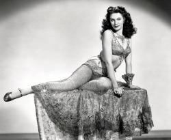 Retrowunderland:  Vintage Vamp…Yvonne De Carlo, Aka Lily Munster Before Becoming