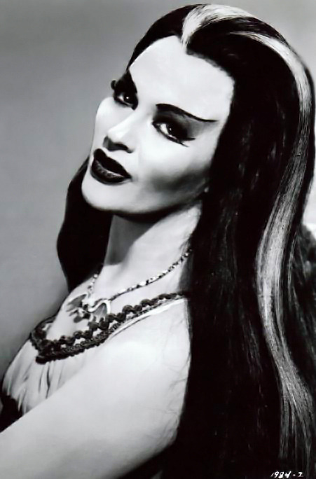 retrowunderland:  Vintage Vamp…Yvonne De Carlo, aka Lily Munster Before becoming a beloved 1960’s sitcom character, Yvonne De Carlo was a sultry 1940’s pin-up star…and she was fierce! 